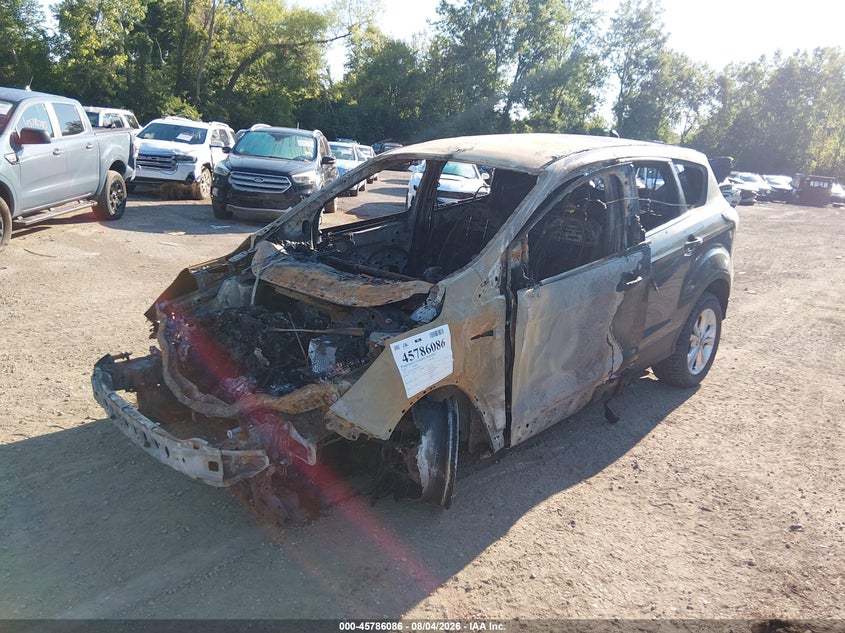 Vin: 1fmcu9gd7hua41241, lot: 46284910, ford escape se 20172
