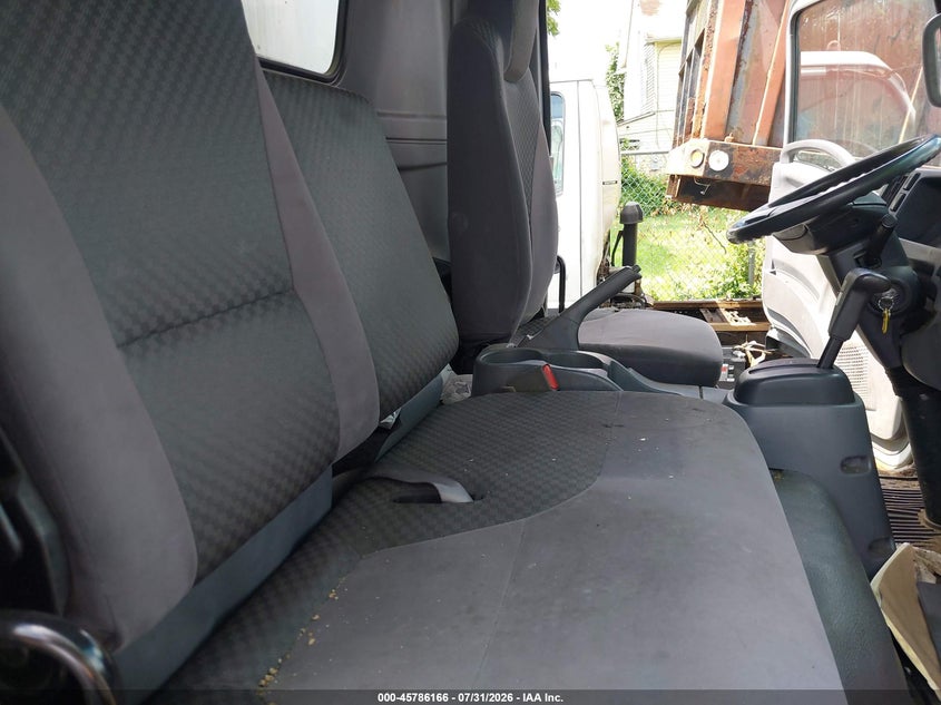 2015 ISUZU NPR HD REG VAN N/A