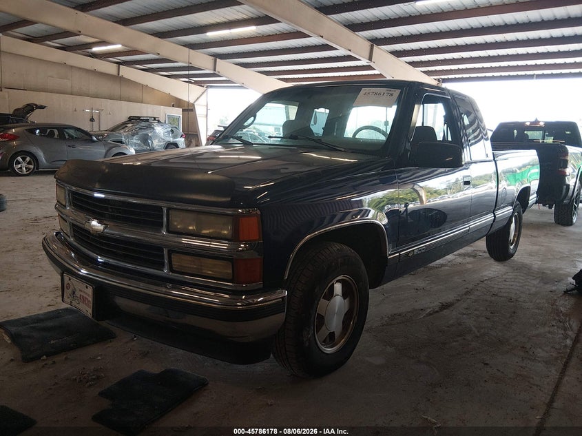 1996 Chevrolet GMT-400, Right Side, IAAI, VIN 2GCEC19R3T1157924 — photo 2