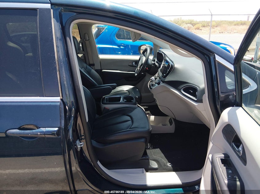 2023 CHRYSLER PACIFICA auction photo 5