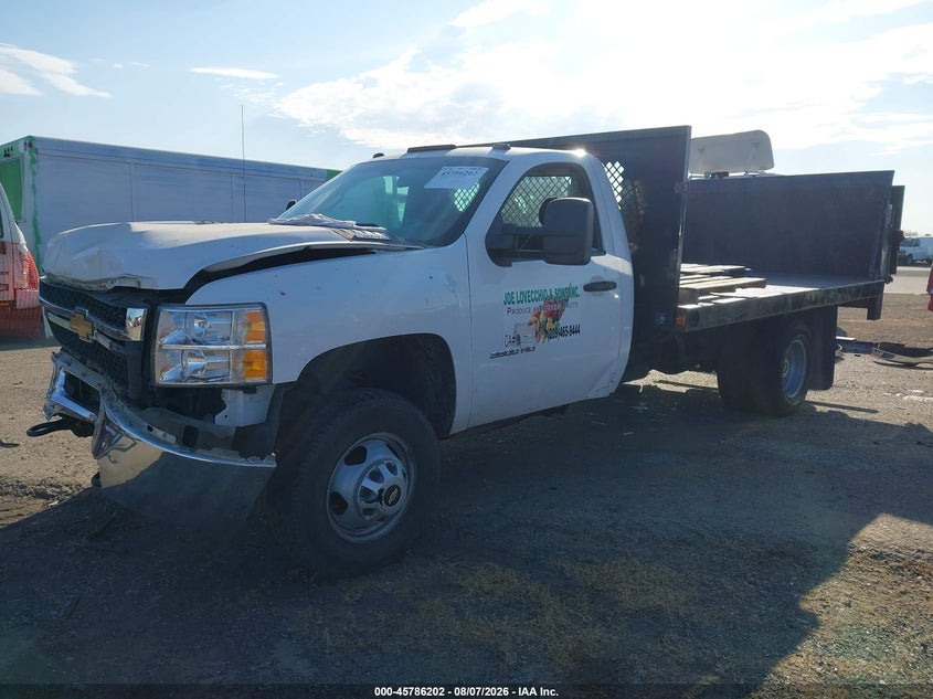 2013 CHEVROLET SILVERADO 3500HD CHASSIS auction photo 2