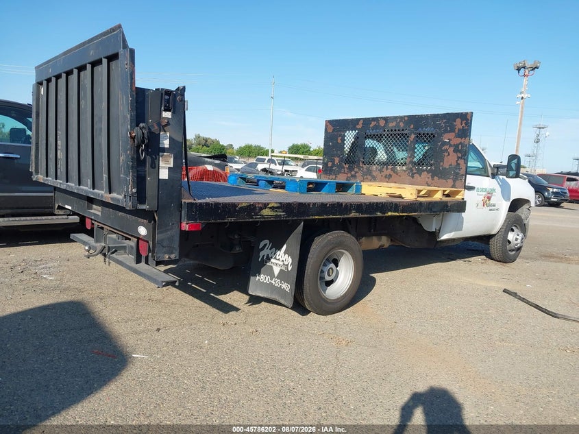2013 CHEVROLET SILVERADO 3500HD CHASSIS auction photo 4