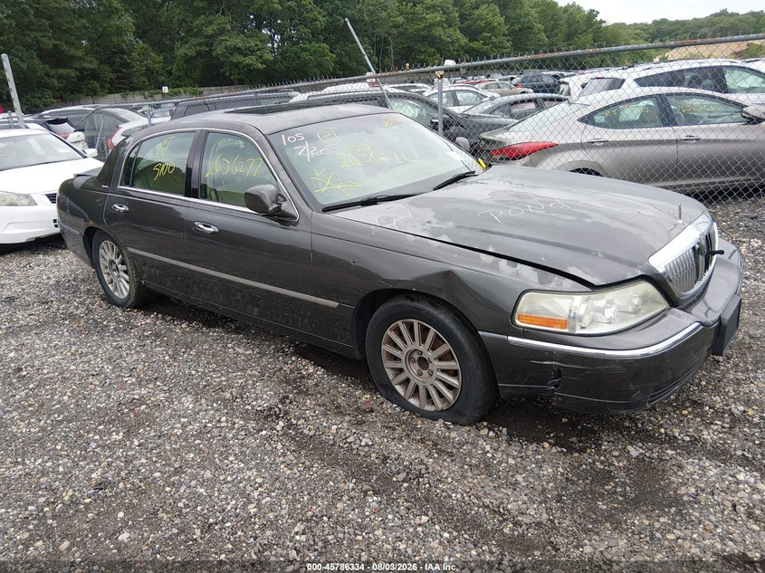 2005 LINCOLN TOWN CAR auction photo 1