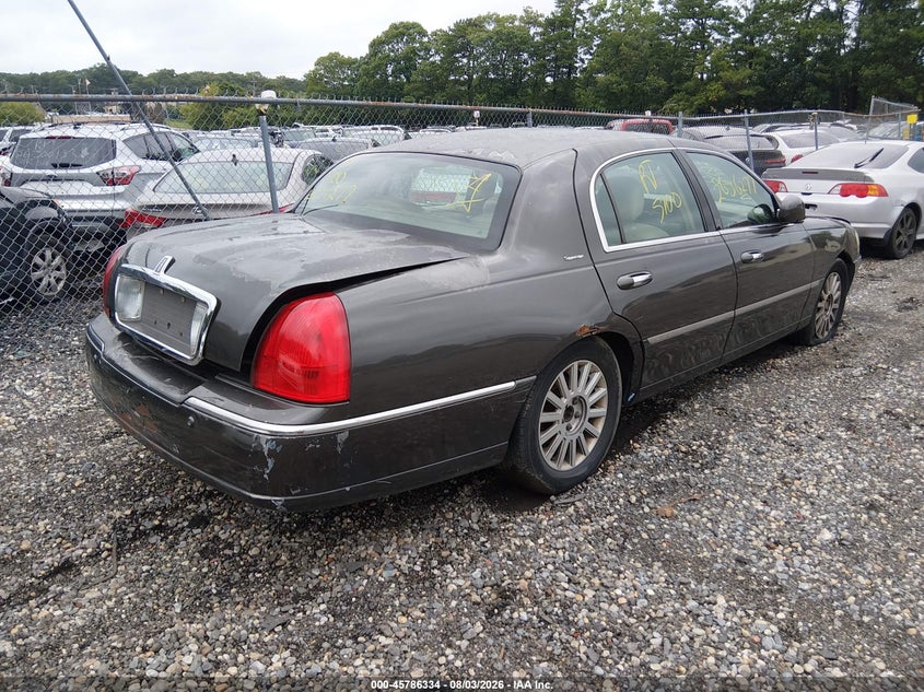 2005 LINCOLN TOWN CAR auction photo 4