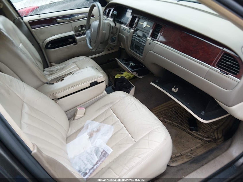 2005 LINCOLN TOWN CAR auction photo 5