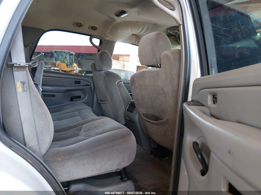 2004 GMC YUKON auction photo 8