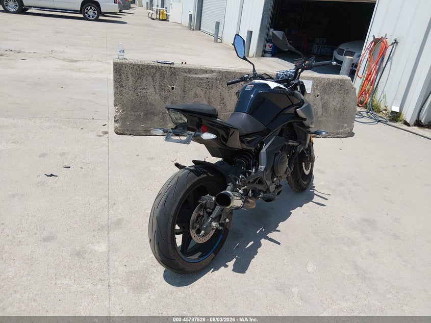2022 CF MOTO 650NK auction photo 4