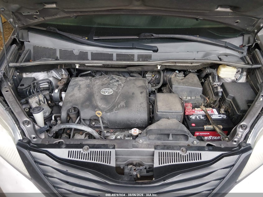 TOYOTA SIENNA - zdjęcie 10