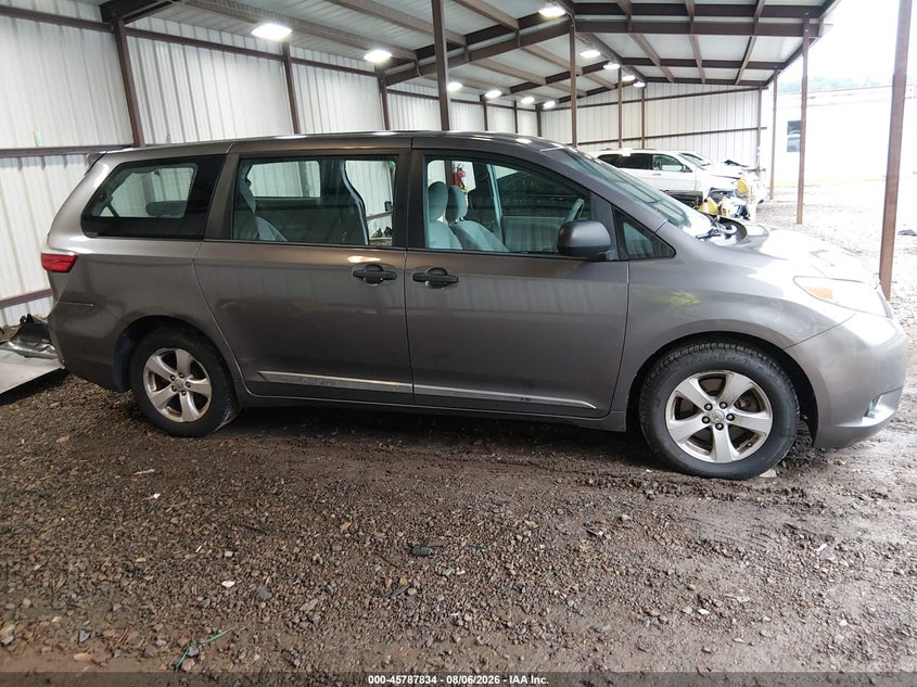 TOYOTA SIENNA - zdjęcie 14