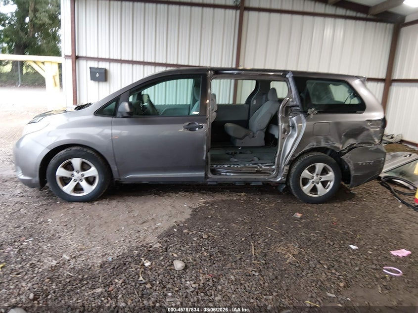 TOYOTA SIENNA - zdjęcie 15
