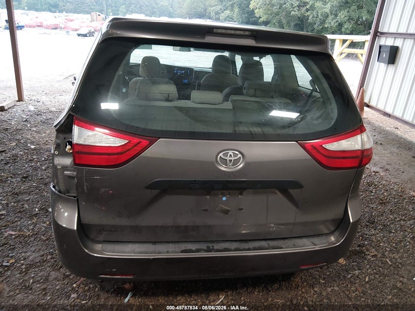 TOYOTA SIENNA - zdjęcie 17