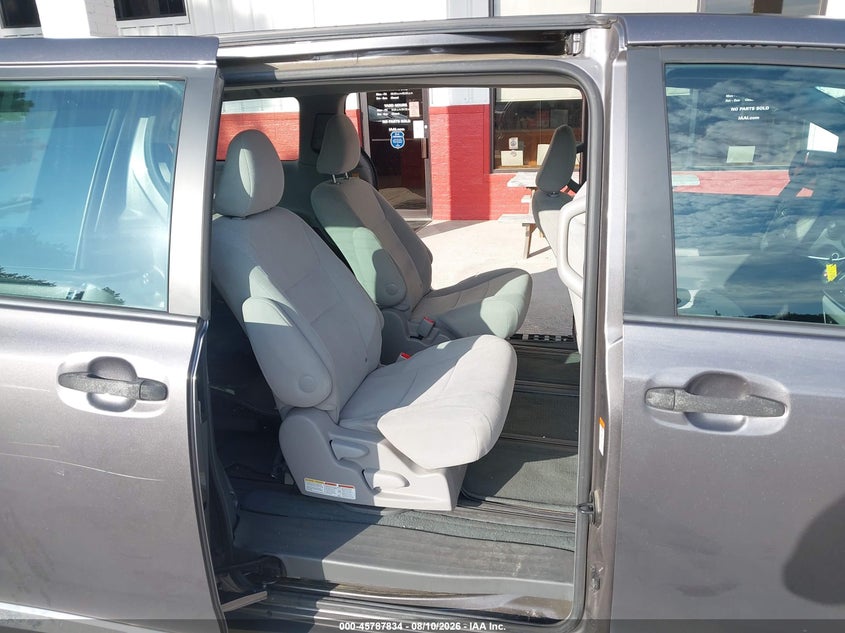 TOYOTA SIENNA - zdjęcie 8