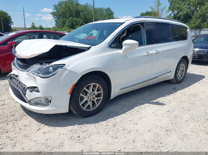 2020 CHRYSLER PACIFICA auction photo 2