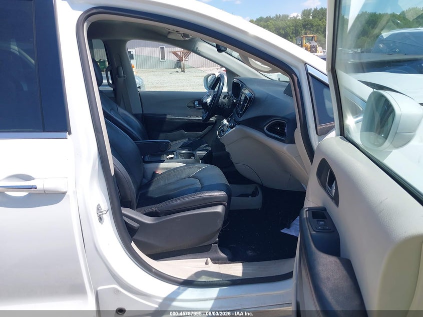 2020 CHRYSLER PACIFICA auction photo 5