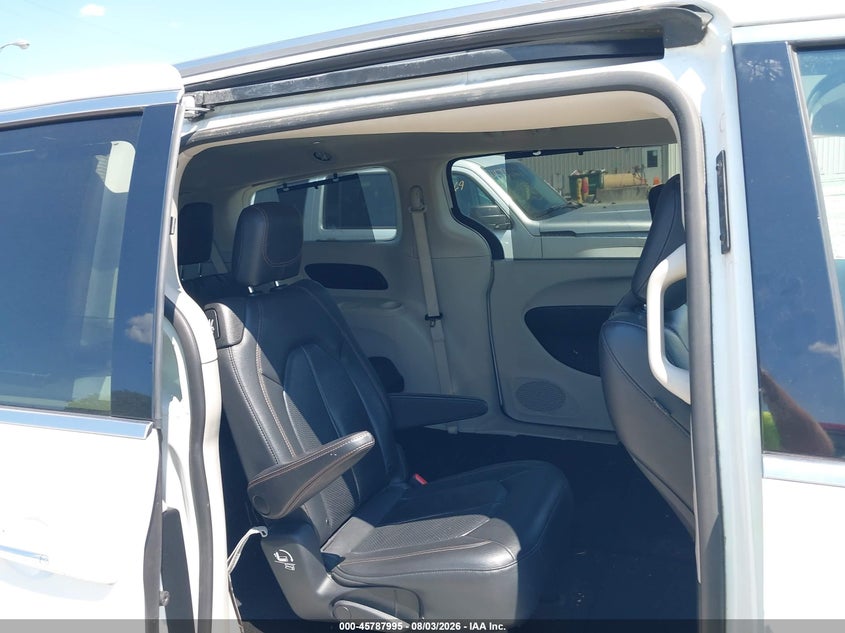 2020 CHRYSLER PACIFICA auction photo 8