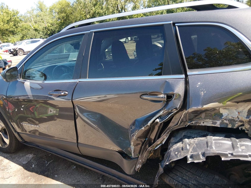 2019 JEEP CHEROKEE auction photo 6