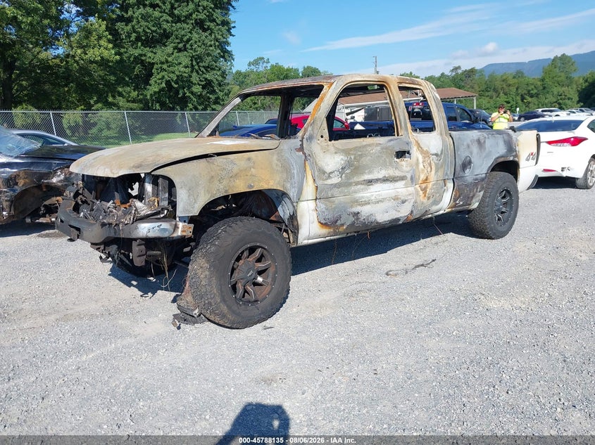 2004 GMC SIERRA 1500 auction photo 2