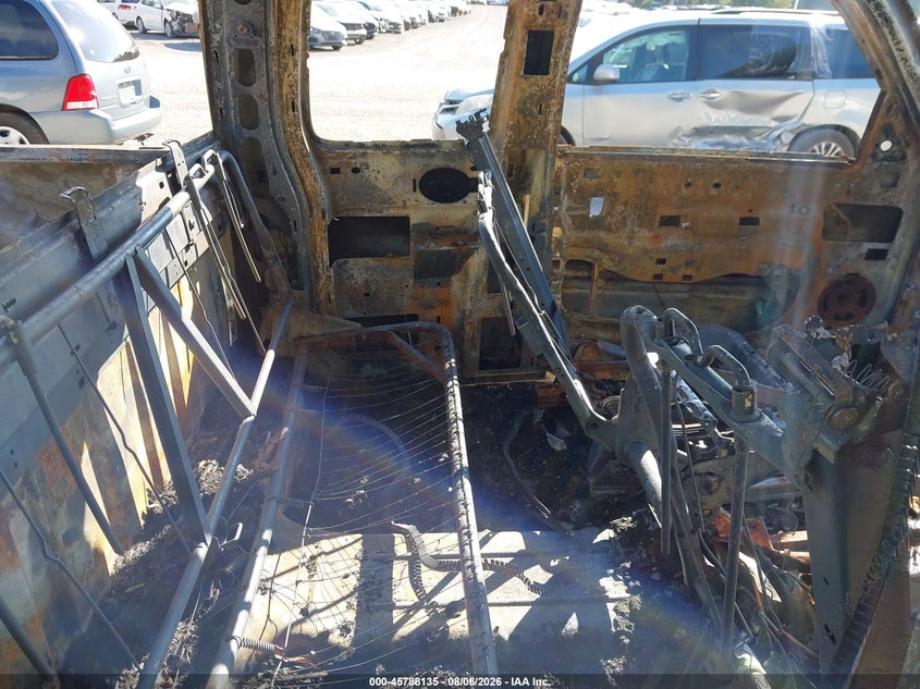 2004 GMC SIERRA 1500 auction photo 8