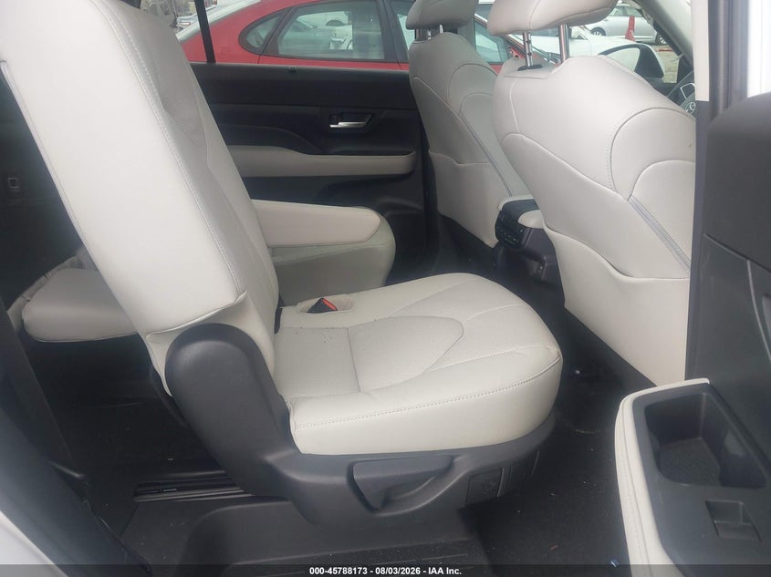 2026 TOYOTA GRAND HIGHLANDER auction photo 8