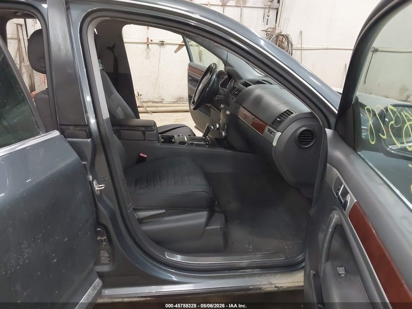 2006 VOLKSWAGEN TOUAREG auction photo 5