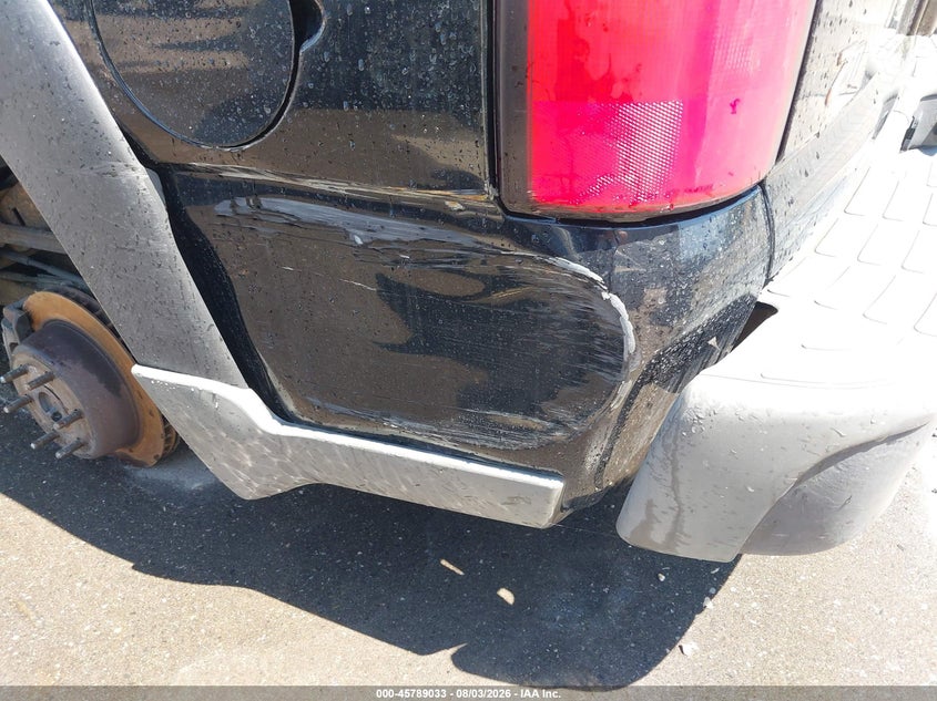 2004 CHEVROLET TAHOE auction photo 6