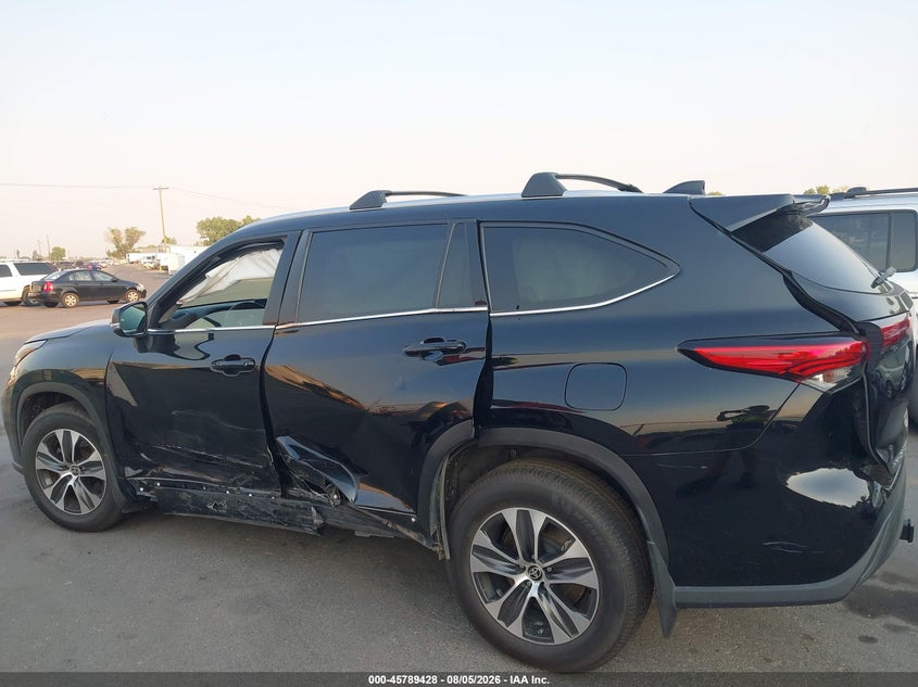 2021 TOYOTA HIGHLANDER auction photo 6