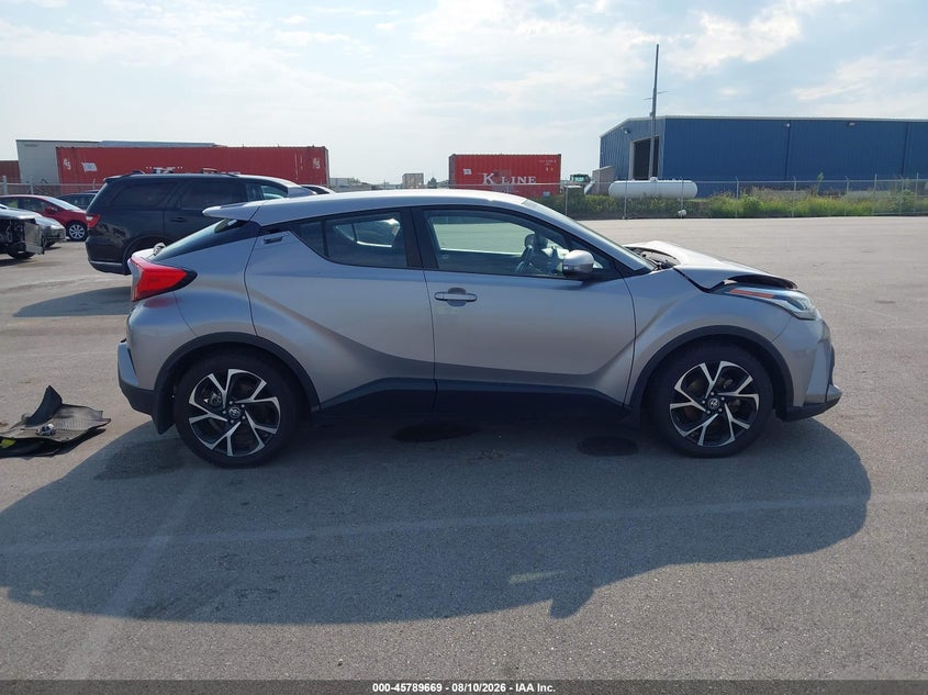 TOYOTA C-HR - zdjęcie 13
