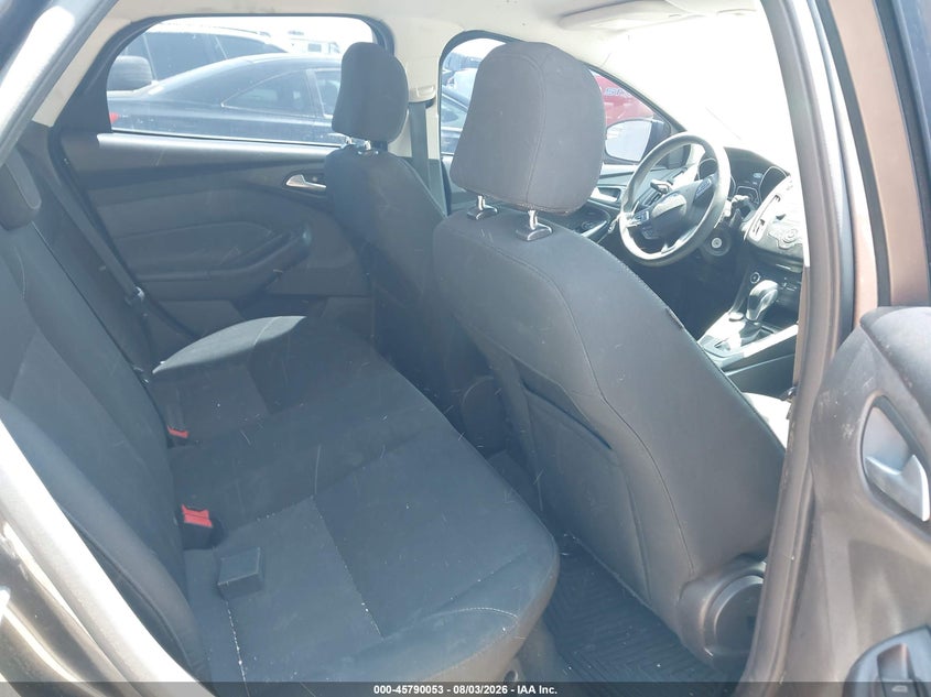2015 FORD FOCUS SE · Фото 8