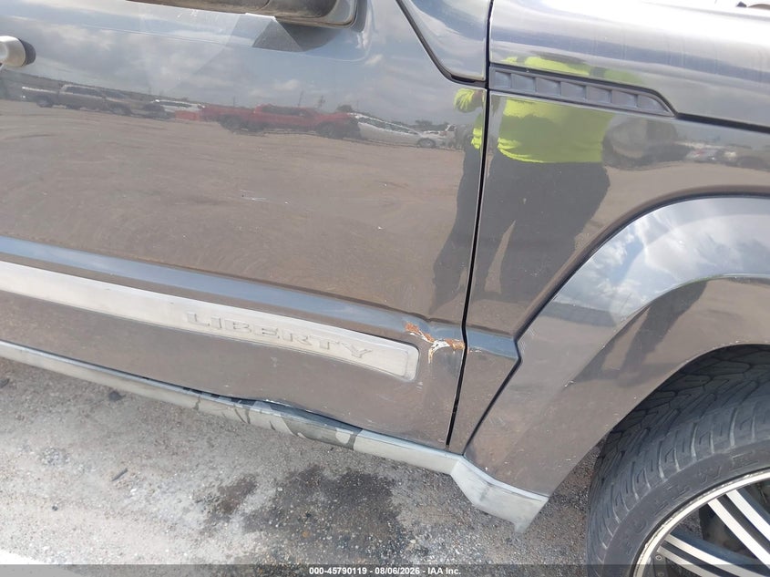 2011 JEEP LIBERTY auction photo 6