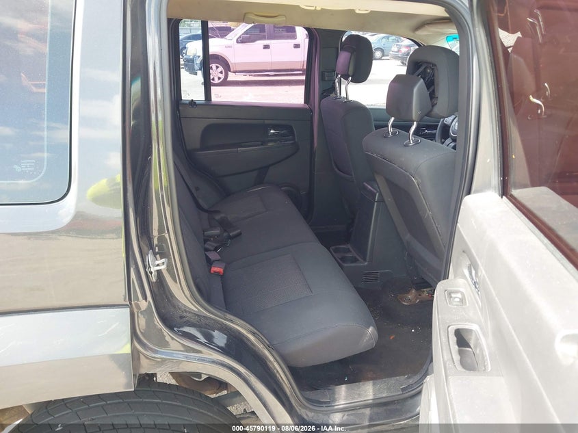 2011 JEEP LIBERTY auction photo 8
