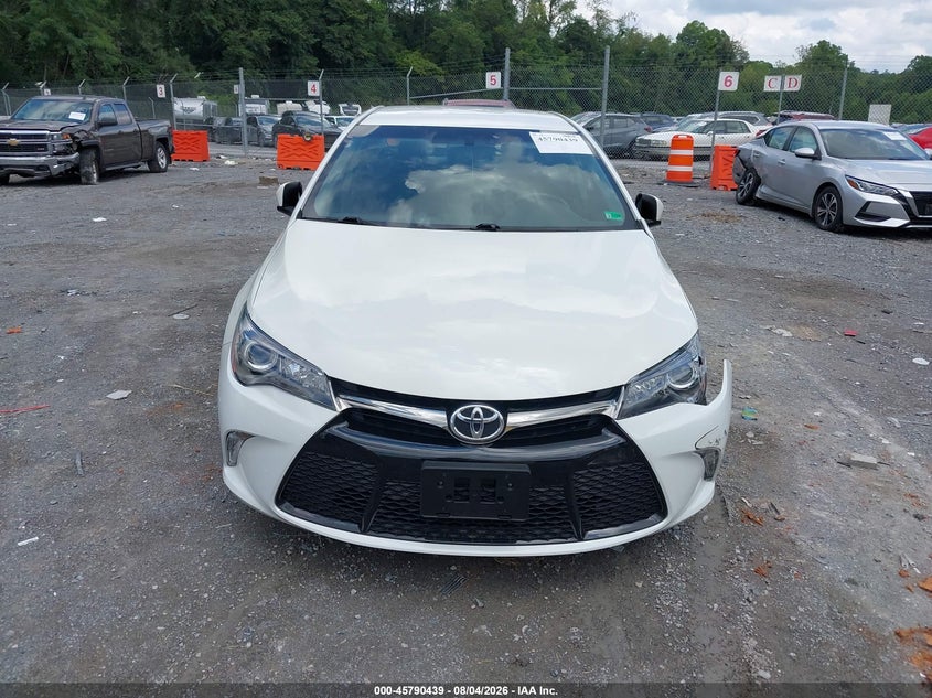 TOYOTA CAMRY - zdjęcie 12