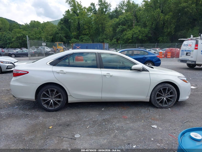 TOYOTA CAMRY - zdjęcie 13