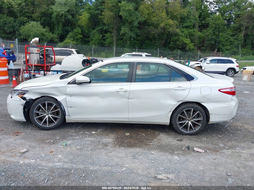 TOYOTA CAMRY - zdjęcie 14