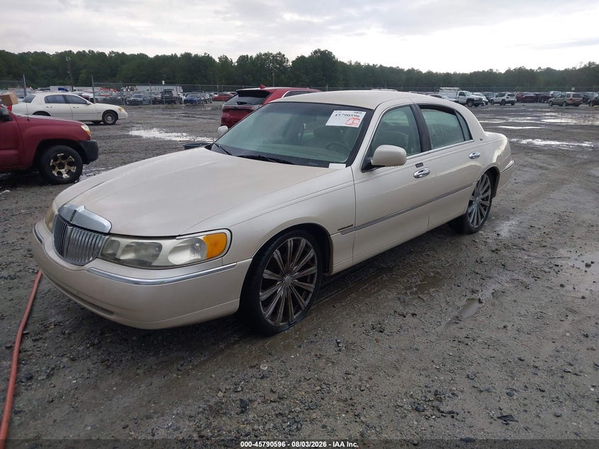 2000 Lincoln Town Car, Обычный износ, IAAI, VIN 1LNHM83W9YY891453 — фото 2