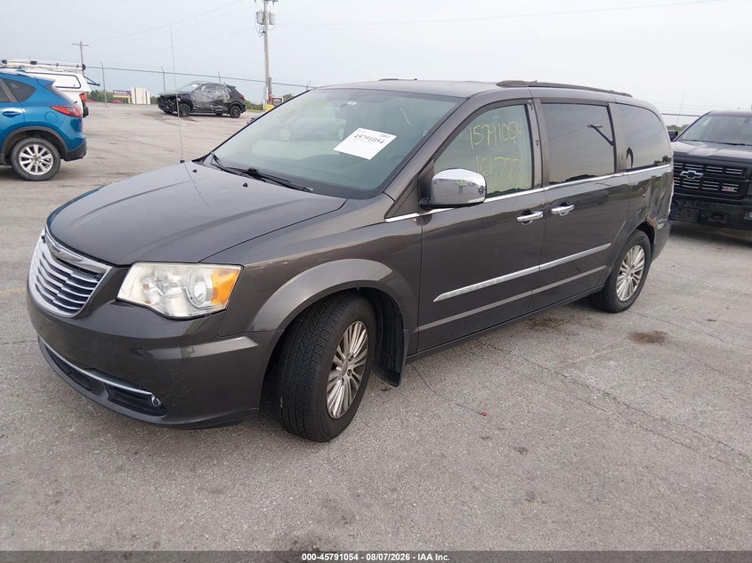 2015 CHRYSLER TOWN & COUNTRY auction photo 2