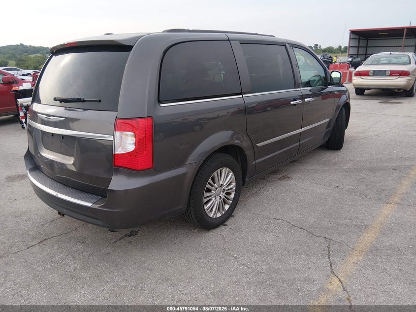2015 CHRYSLER TOWN & COUNTRY auction photo 4