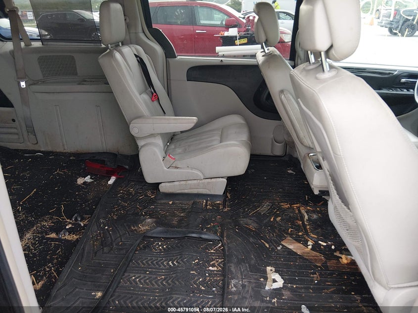 2015 CHRYSLER TOWN & COUNTRY auction photo 8