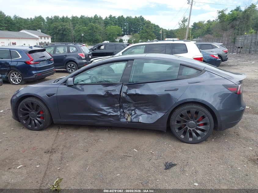 TESLA MODEL 3 - zdjęcie 14