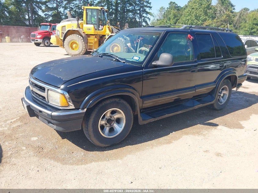 1996 CHEVROLET BLAZER auction photo 2