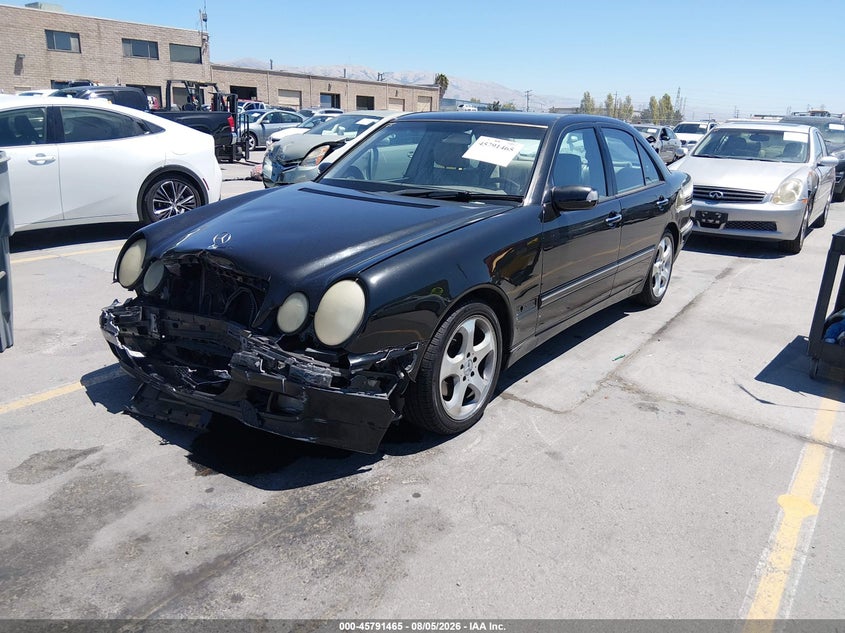 2002 Mercedes-Benz E-klasse, Front End, IAAI, VIN WDBJF65J92B492220 — photo 2
