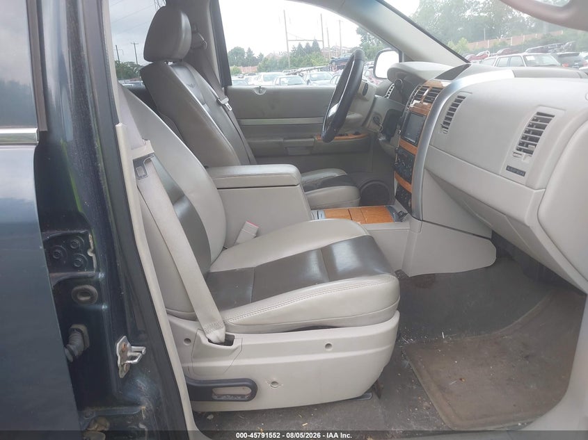 2008 CHRYSLER ASPEN auction photo 5