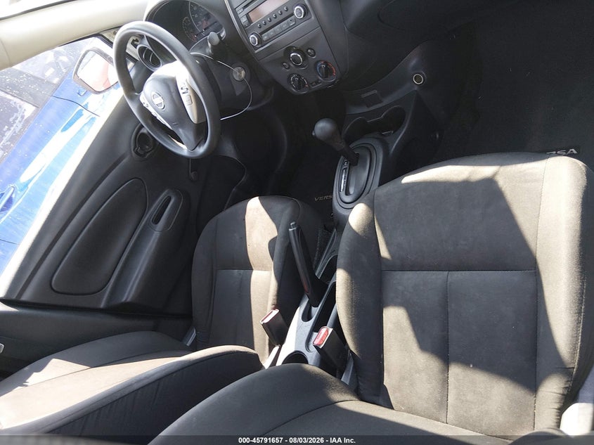 2017 NISSAN VERSA auction photo 5
