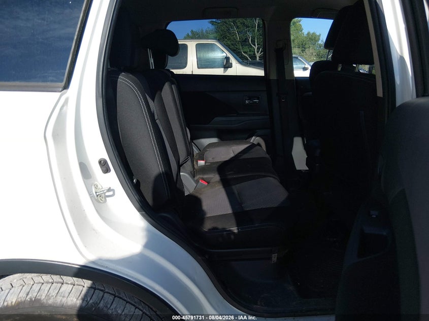 2016 MITSUBISHI OUTLANDER auction photo 8