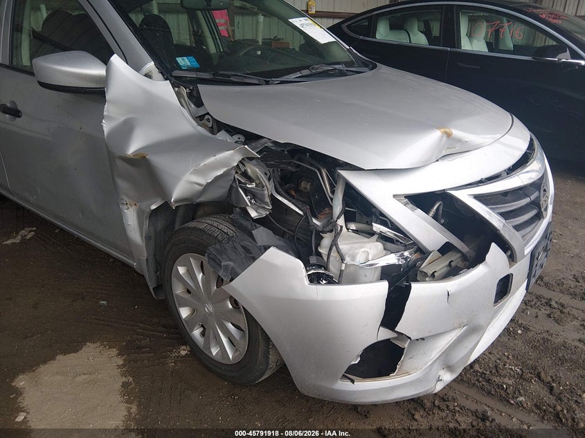 2016 NISSAN VERSA auction photo 6