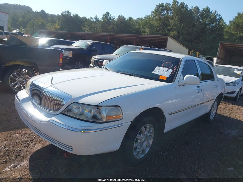 2011 LINCOLN TOWN CAR SEDAN 4.6L V-8 239HP