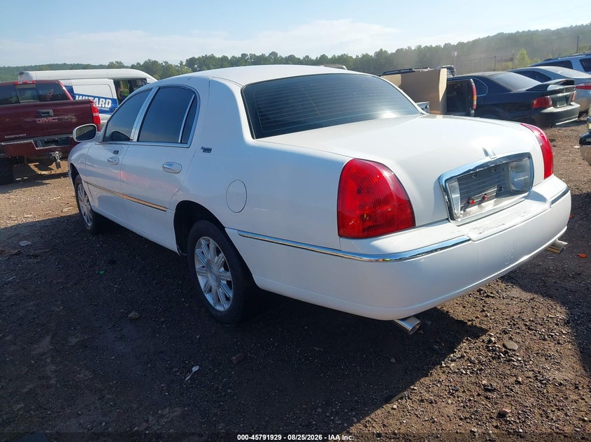 2011 LINCOLN TOWN CAR SEDAN 4.6L V-8 239HP