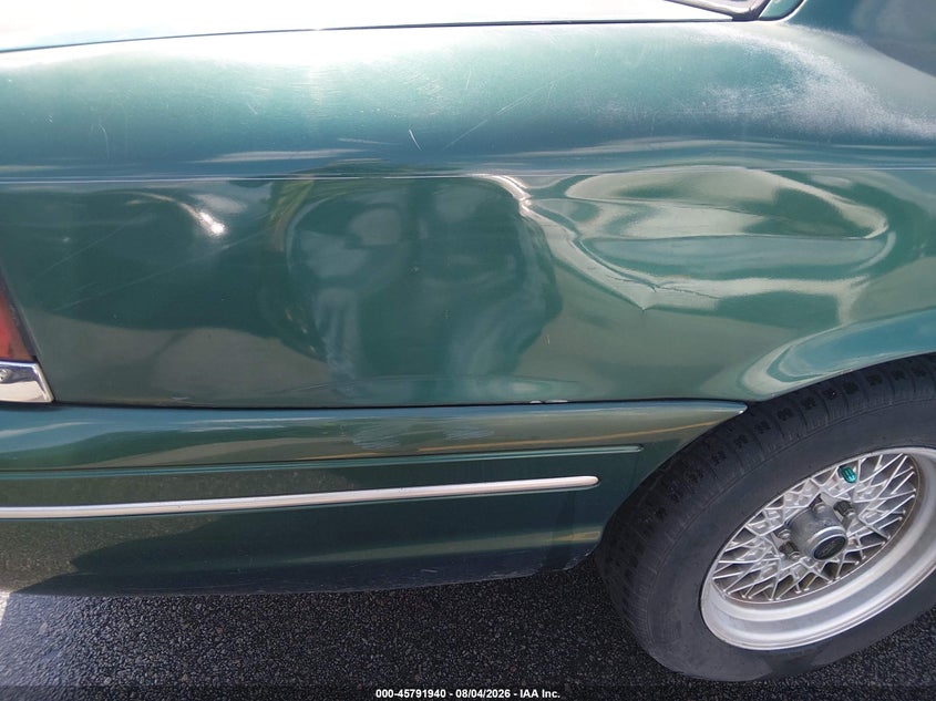 Photo 14 - FORD CROWN VICTORIA