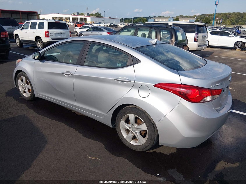 2013 HYUNDAI ELANTRA auction photo 3