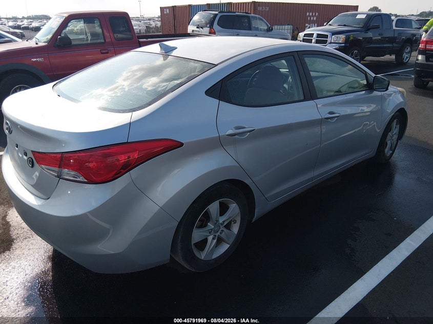 2013 HYUNDAI ELANTRA auction photo 4