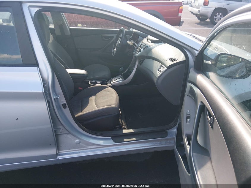 2013 HYUNDAI ELANTRA auction photo 5